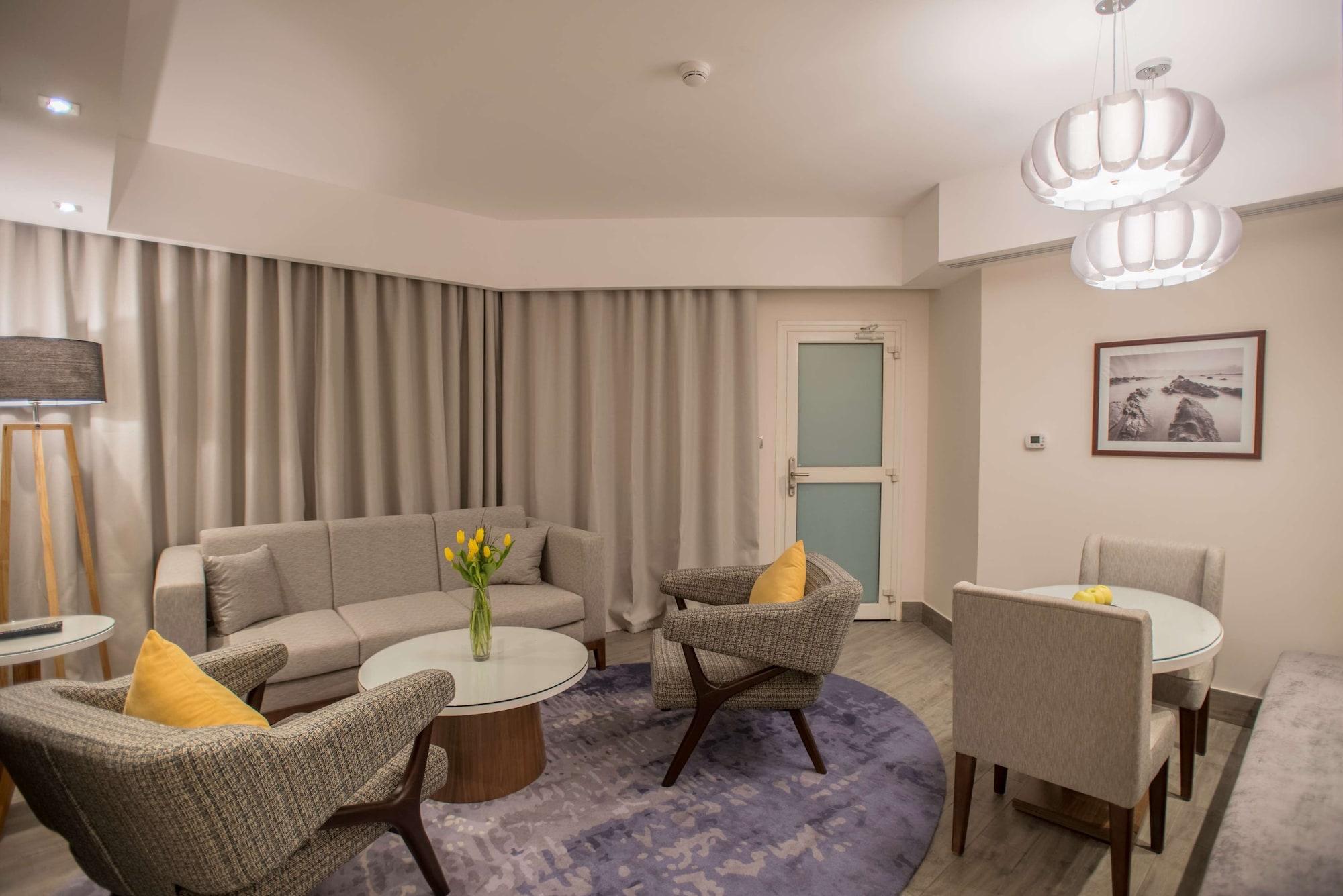 Radisson Blu Resort, Al Khobar Félhold-öböl Kültér fotó The interior of a suite at the hotel