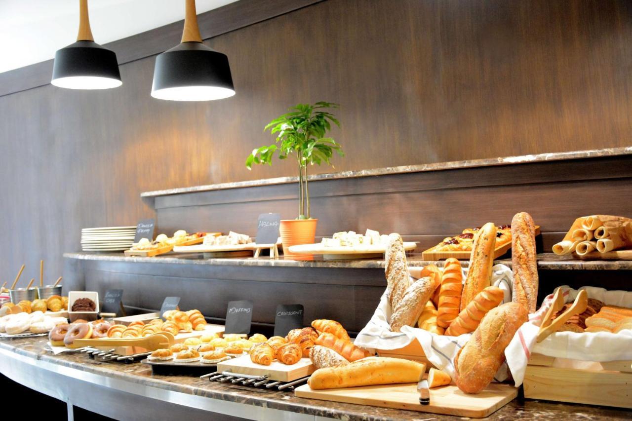 Radisson Blu Resort, Al Khobar Félhold-öböl Kültér fotó A bread buffet at a hotel