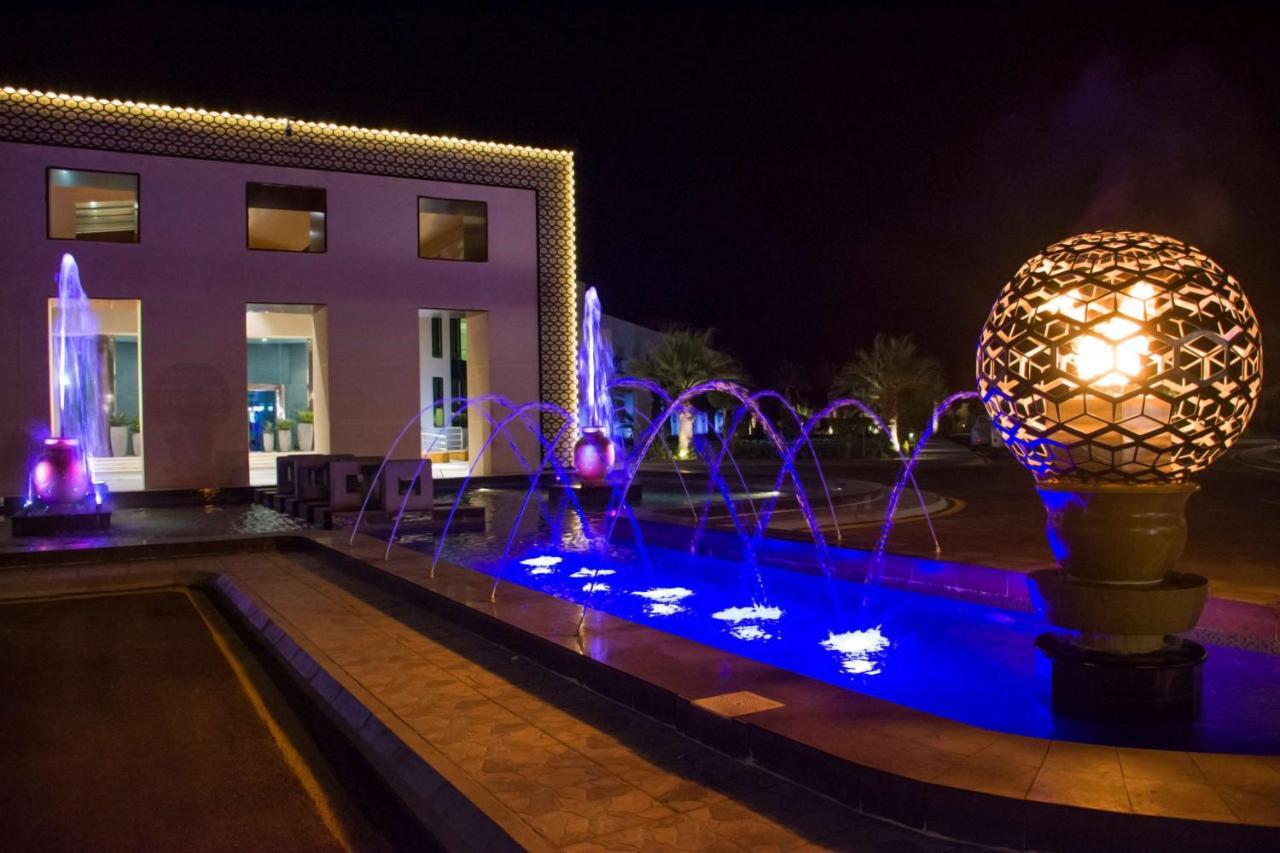 Radisson Blu Resort, Al Khobar Félhold-öböl Kültér fotó Fountain at the hotel