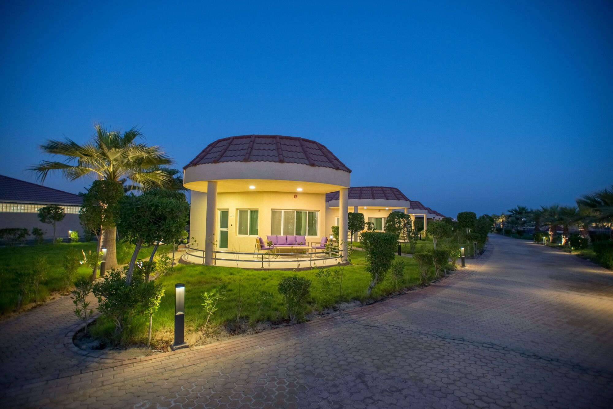 Radisson Blu Resort, Al Khobar Félhold-öböl Kültér fotó The resort at night