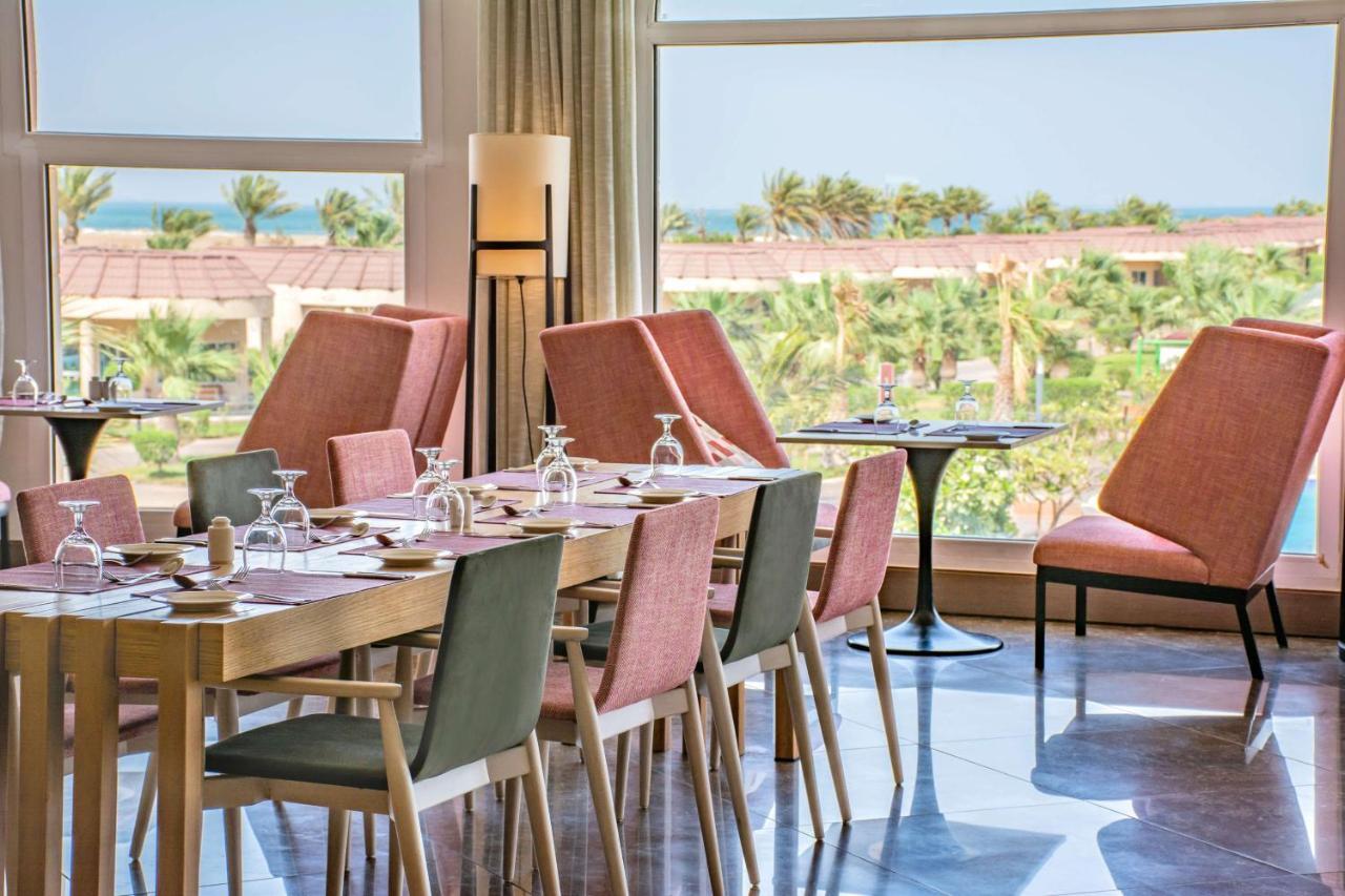 Radisson Blu Resort, Al Khobar Félhold-öböl Kültér fotó The restaurant