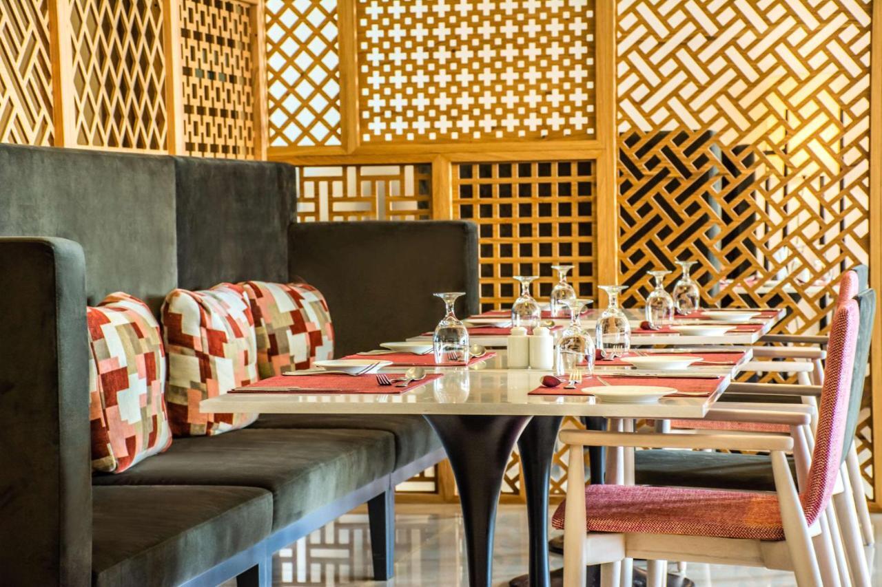 Radisson Blu Resort, Al Khobar Félhold-öböl Kültér fotó Restaurant interior