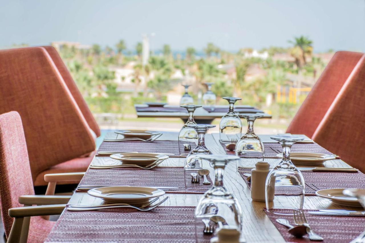 Radisson Blu Resort, Al Khobar Félhold-öböl Kültér fotó The Deck